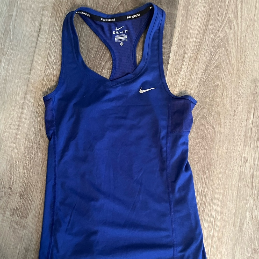 Nike active top